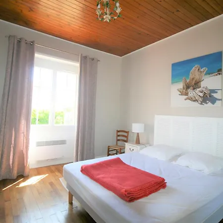 Maison A : Et Commerces A Proximite, Jardin, 3 Chambres, Parking - Fr-1-22-343