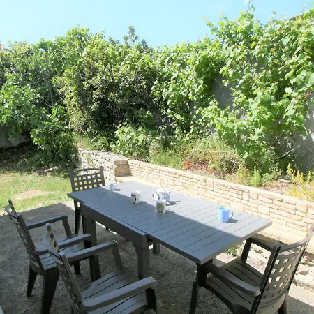 Maison A : Et Commerces A Proximite, Jardin, 3 Chambres, Parking - Fr-1-22-343 * Ла-Транш-сюр-Мер